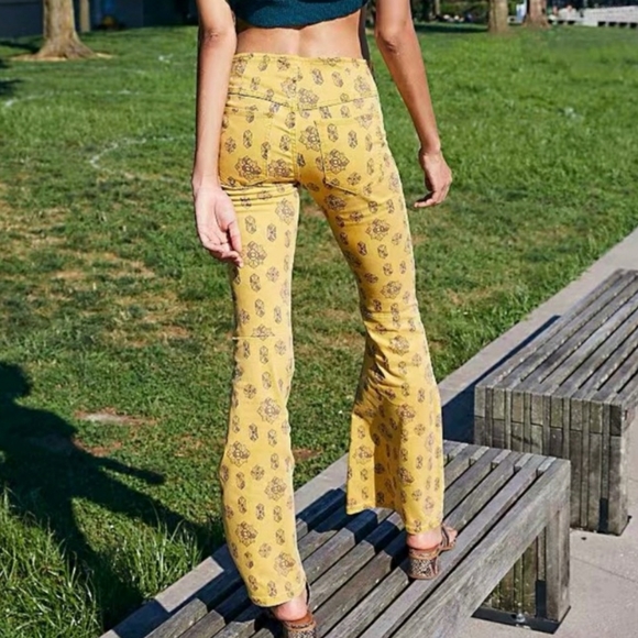 SOLD OUT!!! Free People Printed Penny Pull-On Flare Jeans - Picture 9 of 9